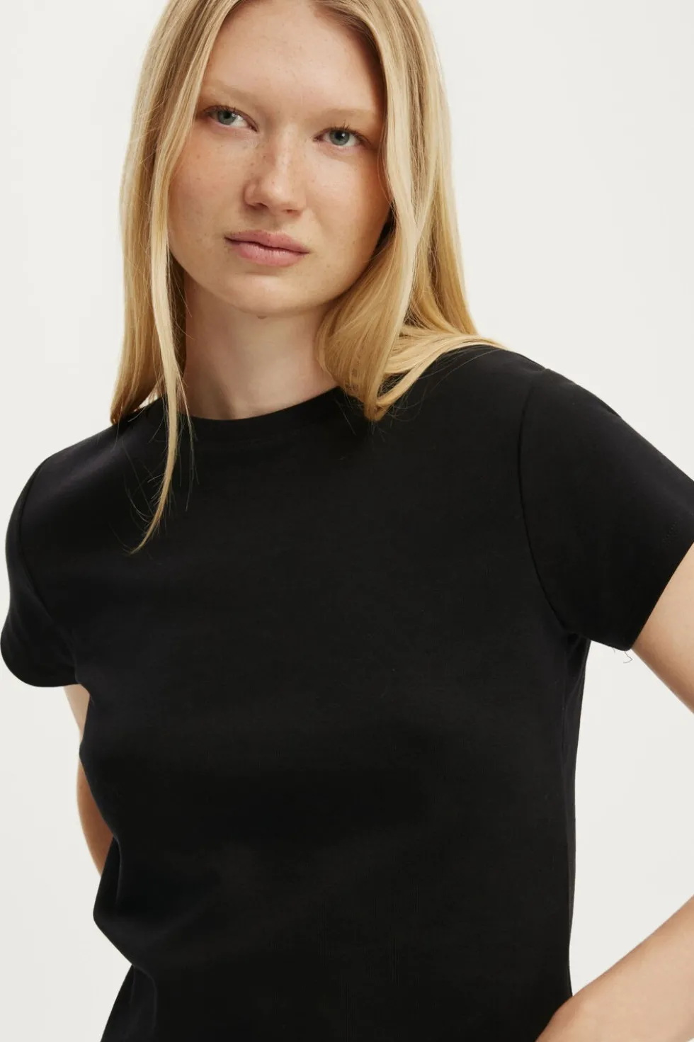 90 S Baby Tee