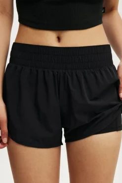 Active Curve Hem Short