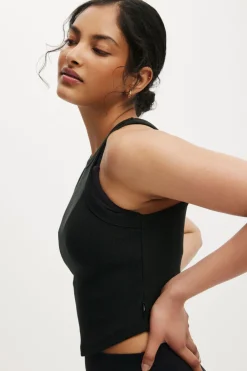 Active Rib Curved Hem Tank