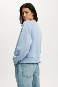 Classic Fleece Graphic Raglan Crew Sweatshirt