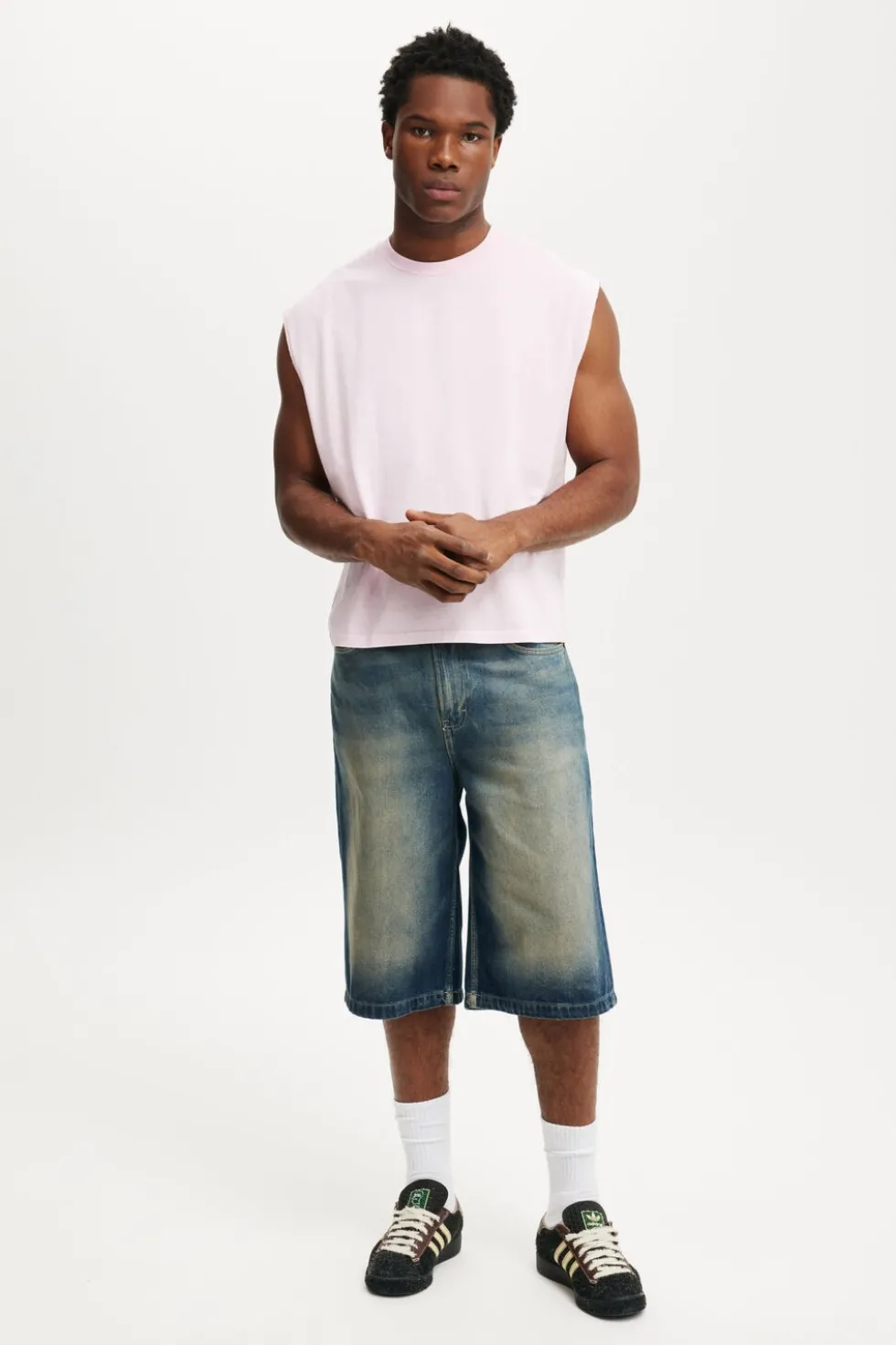 Cropped Fit Muscle