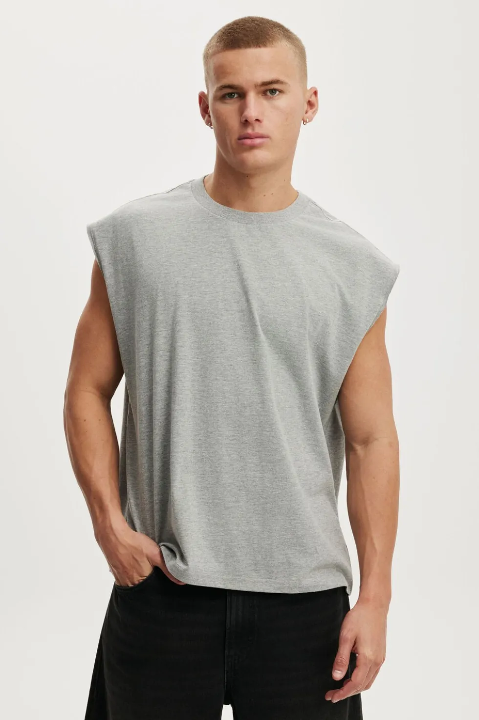 Cropped Fit Muscle