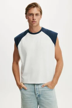 Cropped Fit Muscle