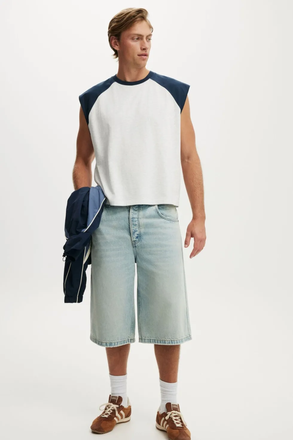 Cropped Fit Muscle