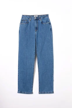 Curvy Stretch Straight Jean