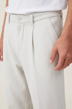 Relaxed Pleated Pant